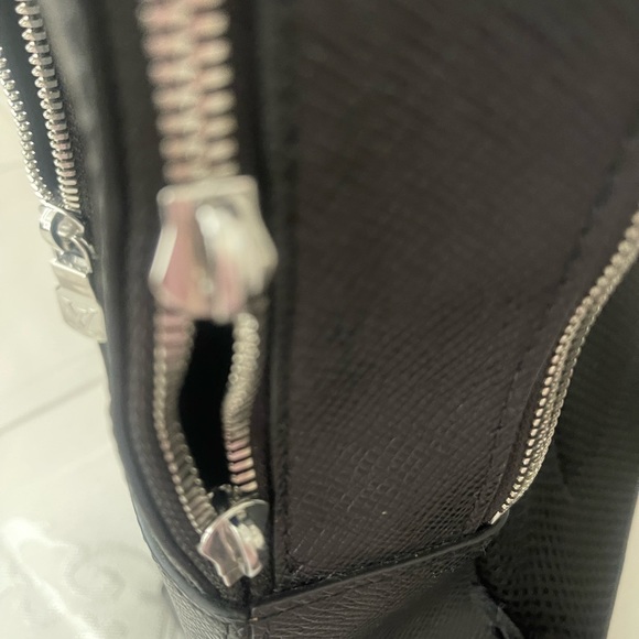 Authentic Louis Vuitton black Taiga Adrian Backpack - Picture 11 of 16